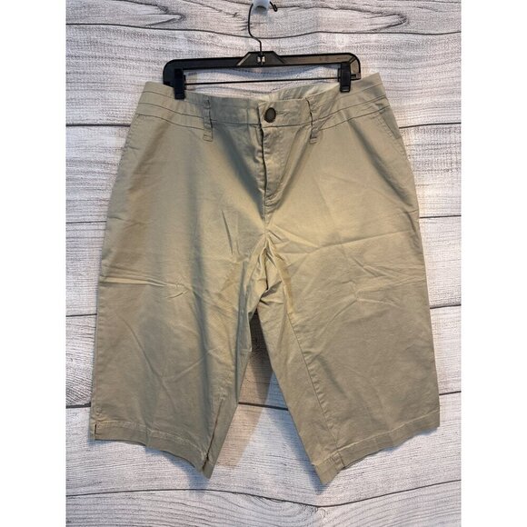 NWT Avenue Khaki Bermuda Shorts Size 16 - Picture 1 of 4